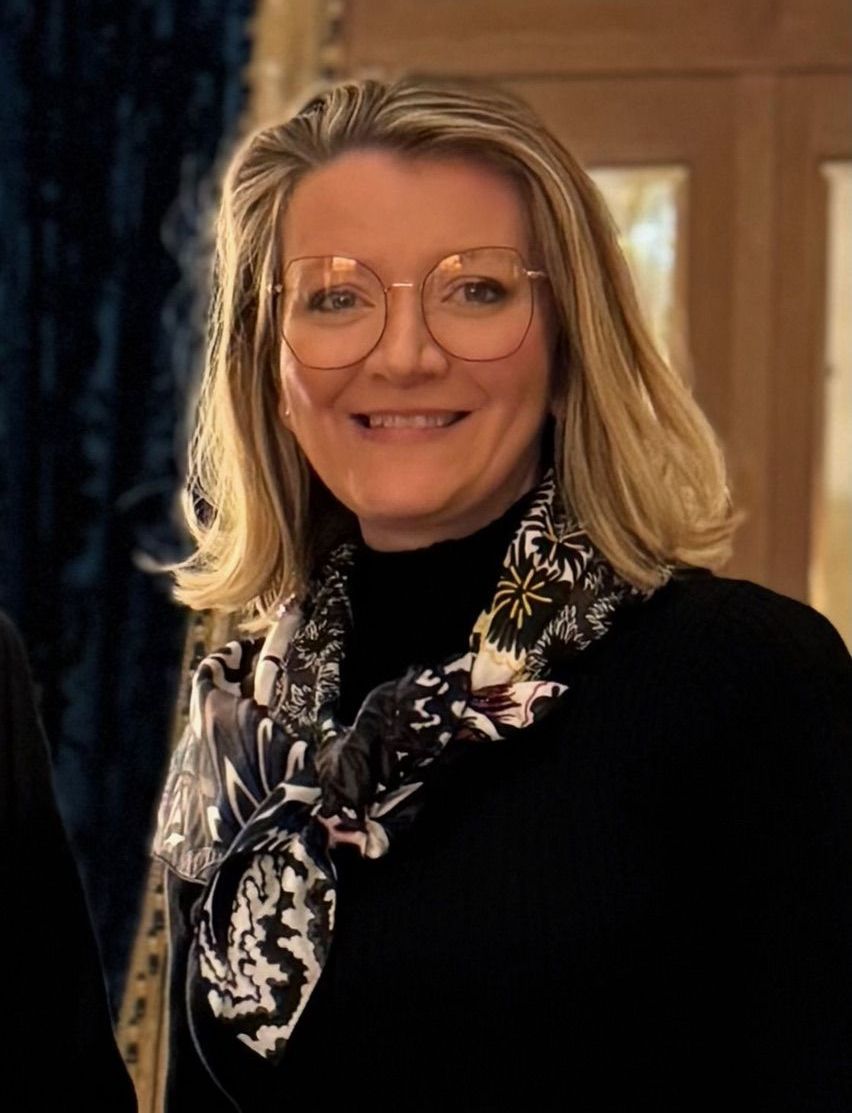 Dr Carine Blanc, chirurgien esth&eacute;tique dans son cabinet &agrave; Brest